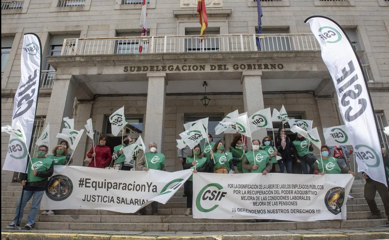 Los empleados públicos salen a la calle en Segovia para pedir mejores